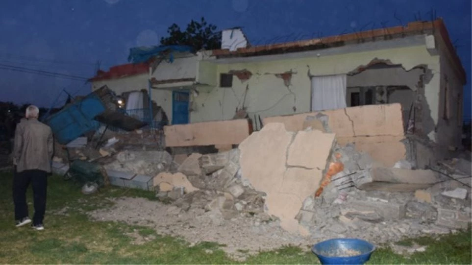 Τους 39 έφτασαν οι τραυματίες από το σεισμό των 5,2 Ρίχτερ στην Τουρκία (βίντεο)